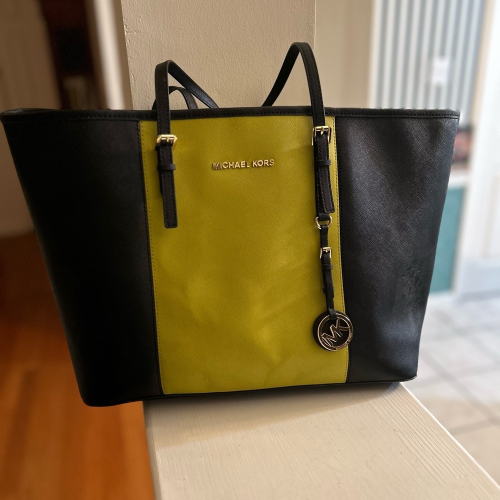 Michael Kors hand-bag. Great condition.